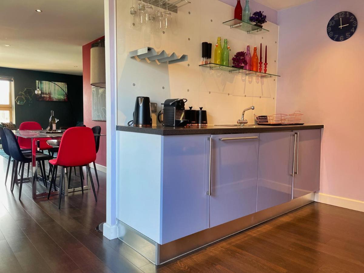 Historic Clock Tower Apartment With Rooftop Terrace And Free Secure Parking Sheffield Exterior photo